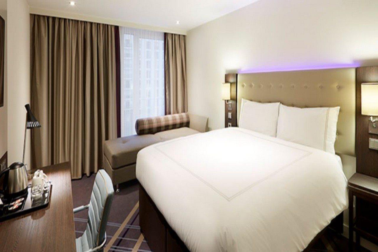 Premier Inn Stuttgart City Europaviertel Exterior photo